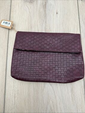 Sisley Paris pouch
Pouch only no products inside
NWT